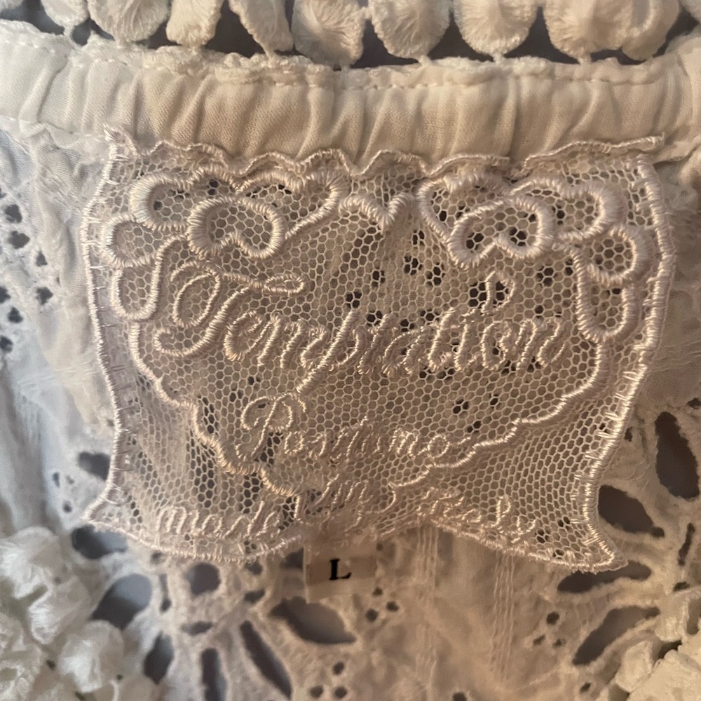 Temptation Positano blouse. Says large but best for size small. - Picture 2 of 2